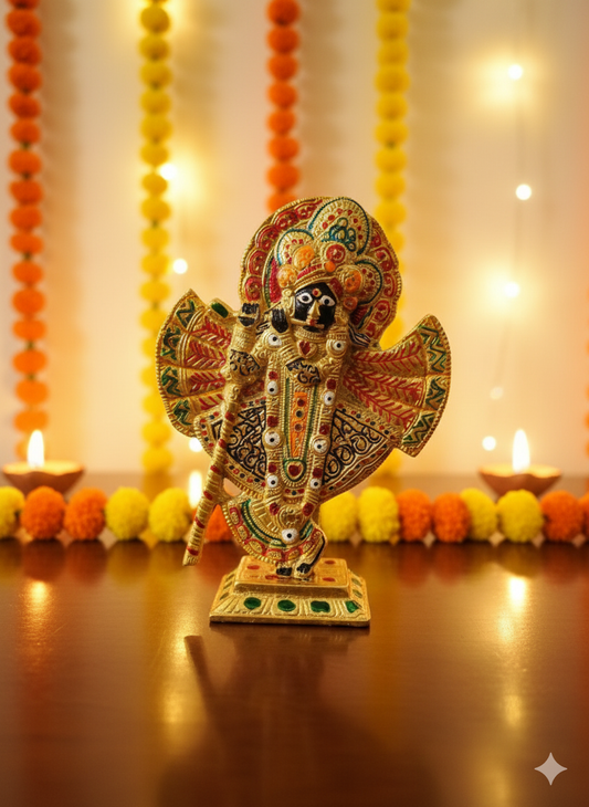 Banke Bihari Statue – divine charm in elegant craftsmanship
