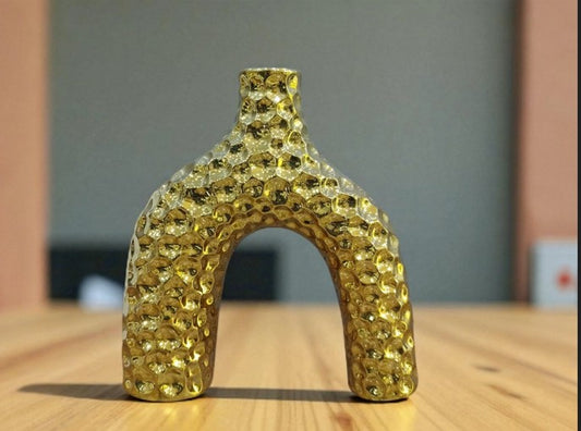 24-Inch Ceramic Golden Vase – elegance in every detail.